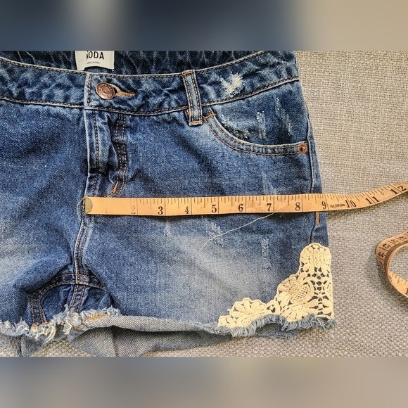 Vera Moda Jean Shorts with Lace Detail size 27 - Picture 6 of 7